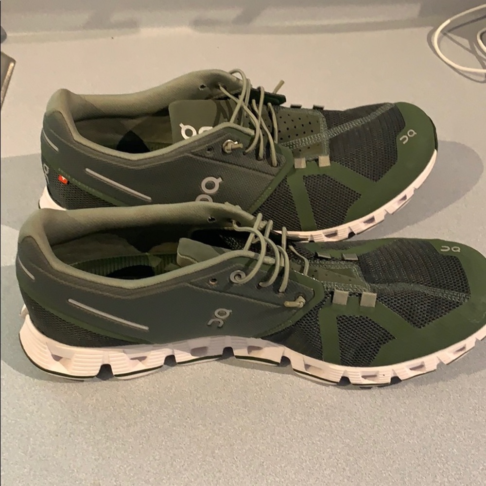 Men’s oncloud running shoes 10.5